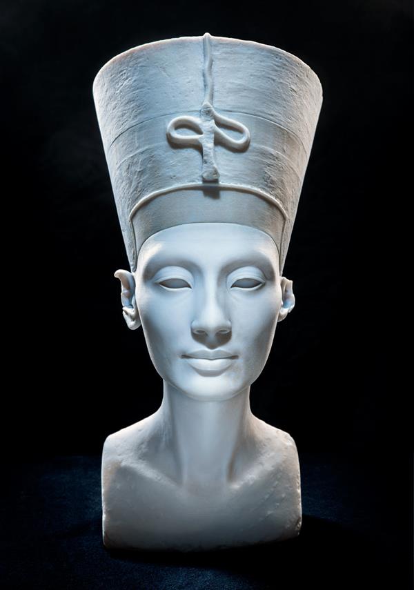 artists-secretly-3d-scan-bust-of-egyptian-queen-nefertiti-and-release-3d-print-files-online-03